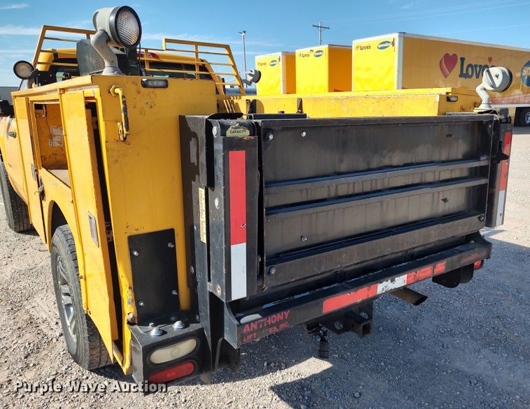 image for item LK9274 2015 Chevrolet Silverado 3500HD  utility bed pickup truck