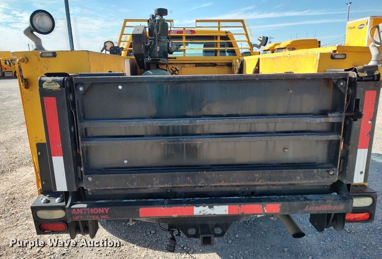 image for item LK9274 2015 Chevrolet Silverado 3500HD  utility bed pickup truck