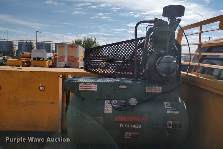 image for item LK9274 2015 Chevrolet Silverado 3500HD  utility bed pickup truck