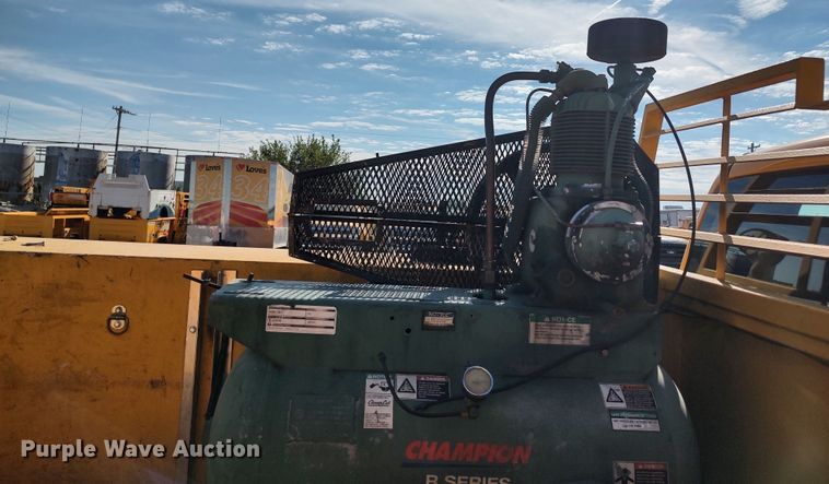 image for item LK9274 2015 Chevrolet Silverado 3500HD  utility bed pickup truck