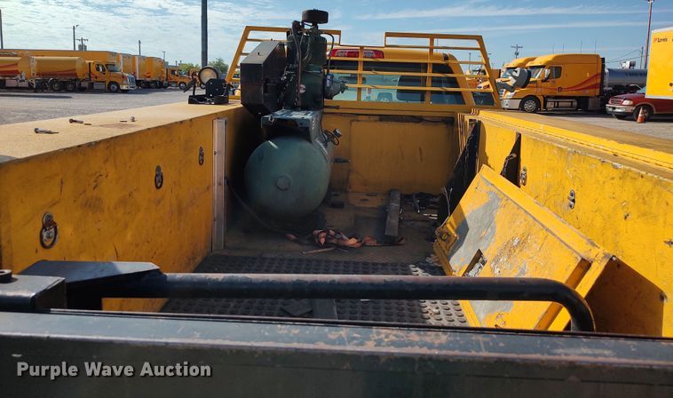 image for item LK9274 2015 Chevrolet Silverado 3500HD  utility bed pickup truck