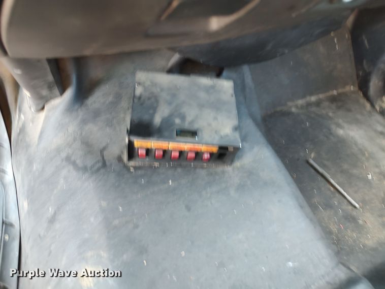 image for item LK9274 2015 Chevrolet Silverado 3500HD  utility bed pickup truck