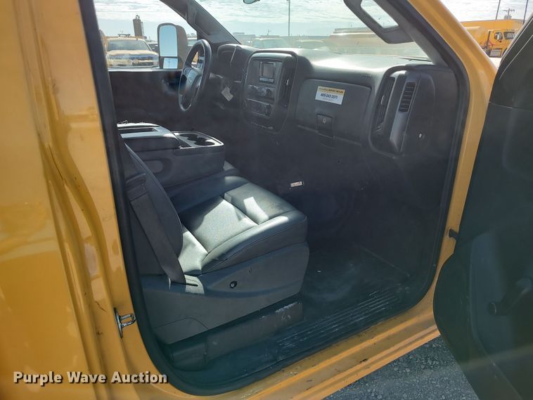 image for item LK9274 2015 Chevrolet Silverado 3500HD  utility bed pickup truck