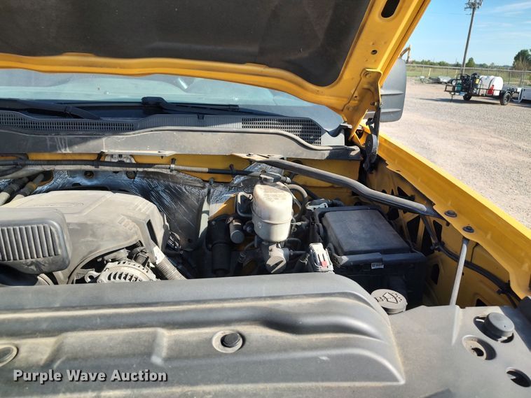 image for item LK9274 2015 Chevrolet Silverado 3500HD  utility bed pickup truck