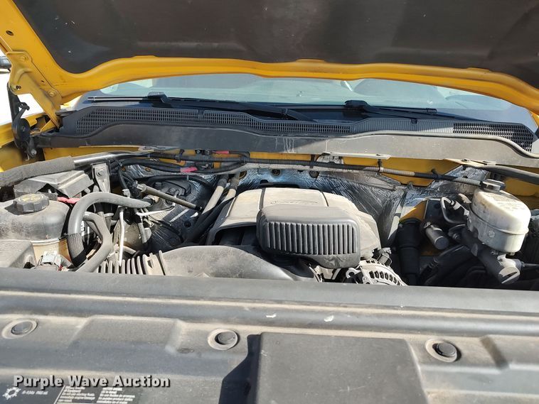 image for item LK9274 2015 Chevrolet Silverado 3500HD  utility bed pickup truck