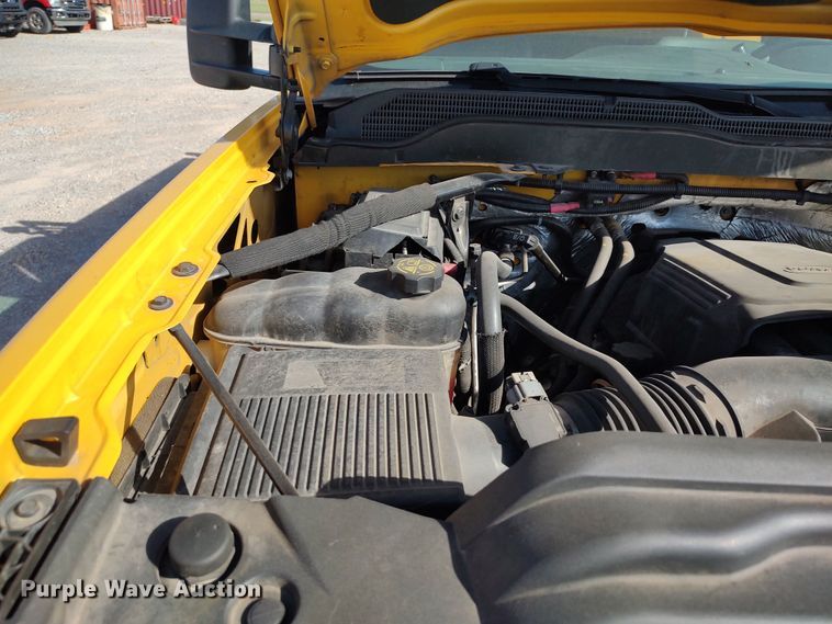 image for item LK9274 2015 Chevrolet Silverado 3500HD  utility bed pickup truck