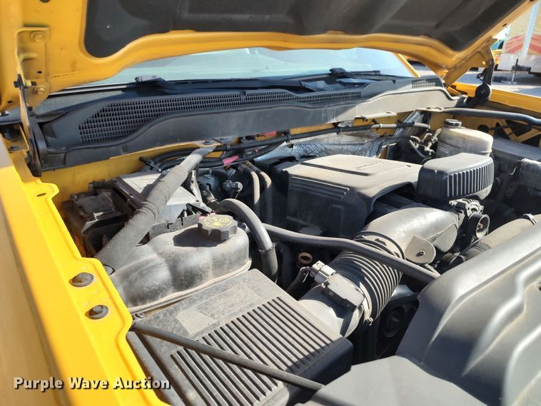 image for item LK9274 2015 Chevrolet Silverado 3500HD  utility bed pickup truck