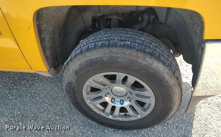 image for item LK9274 2015 Chevrolet Silverado 3500HD  utility bed pickup truck