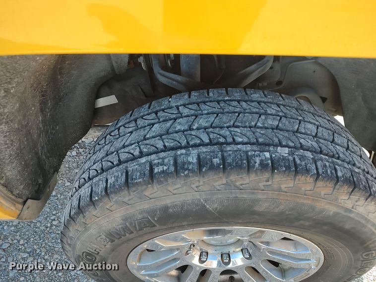 image for item LK9274 2015 Chevrolet Silverado 3500HD  utility bed pickup truck