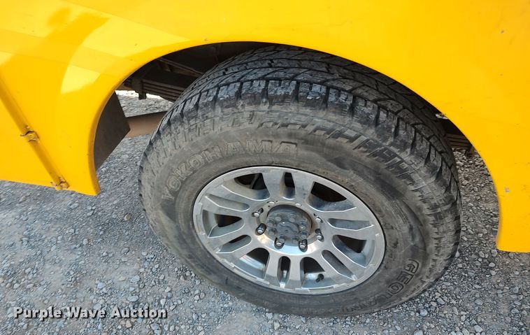 image for item LK9274 2015 Chevrolet Silverado 3500HD  utility bed pickup truck