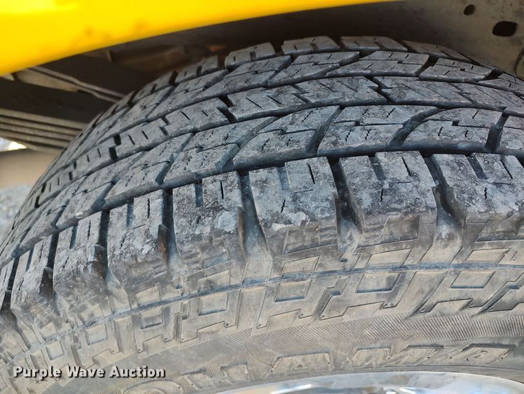 image for item LK9274 2015 Chevrolet Silverado 3500HD  utility bed pickup truck