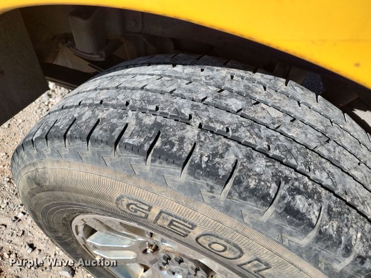 image for item LK9274 2015 Chevrolet Silverado 3500HD  utility bed pickup truck