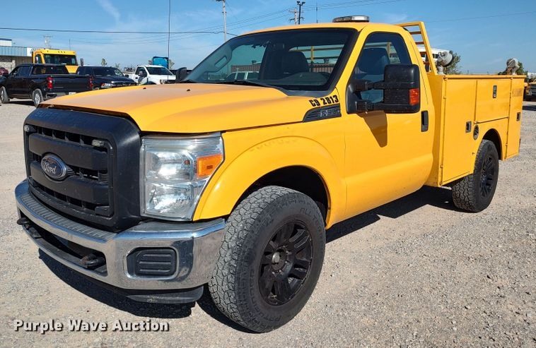 image for item LK9277 2015 Ford F350 Super Duty  utility bed pickup truck