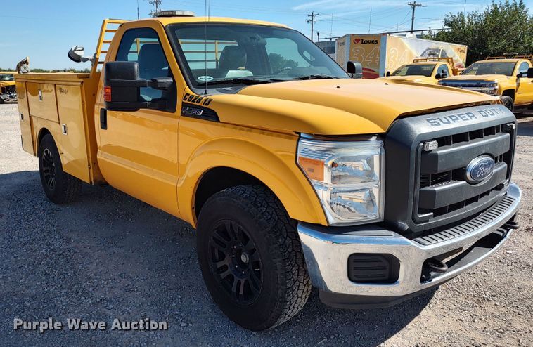 image for item LK9277 2015 Ford F350 Super Duty  utility bed pickup truck