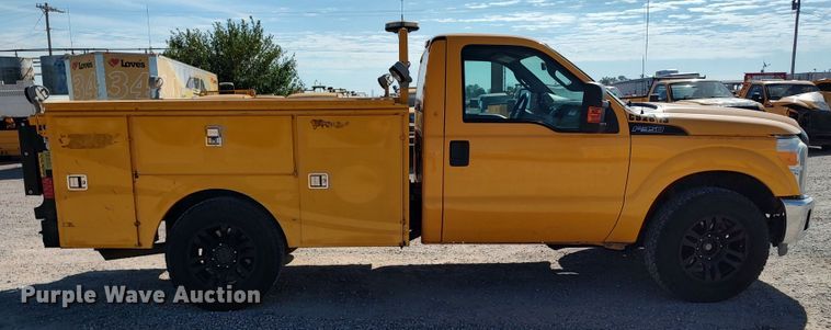 image for item LK9277 2015 Ford F350 Super Duty  utility bed pickup truck