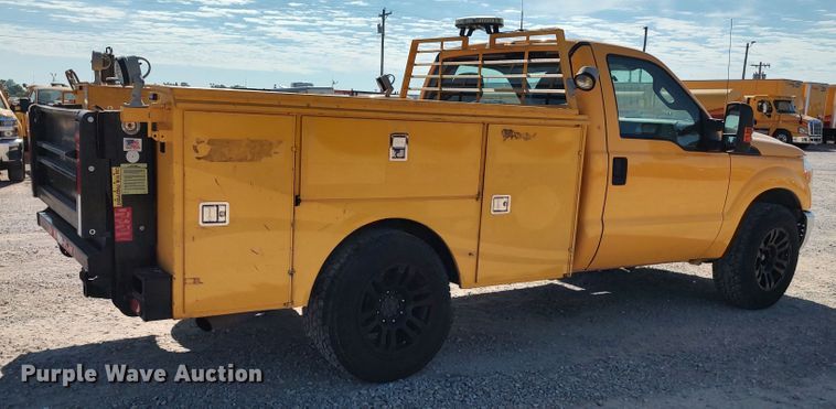 image for item LK9277 2015 Ford F350 Super Duty  utility bed pickup truck