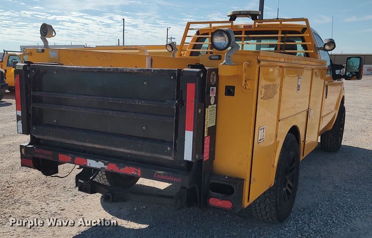 image for item LK9277 2015 Ford F350 Super Duty  utility bed pickup truck