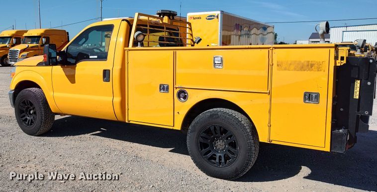 image for item LK9277 2015 Ford F350 Super Duty  utility bed pickup truck