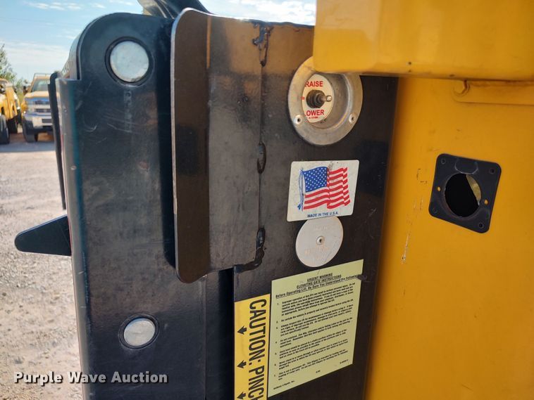 image for item LK9277 2015 Ford F350 Super Duty  utility bed pickup truck