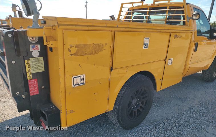 image for item LK9277 2015 Ford F350 Super Duty  utility bed pickup truck