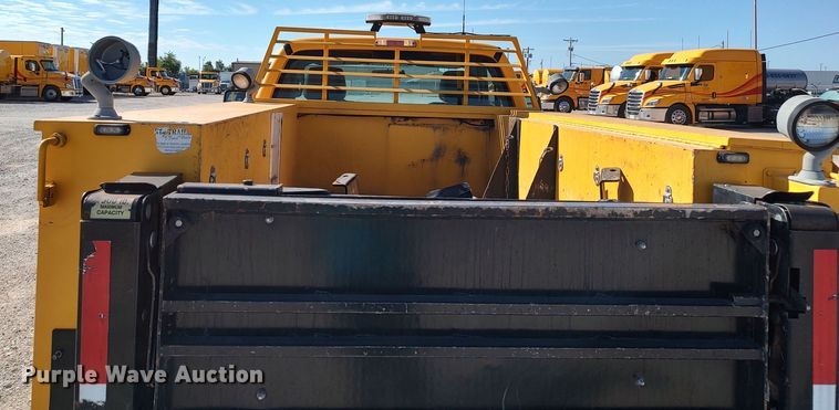 image for item LK9277 2015 Ford F350 Super Duty  utility bed pickup truck