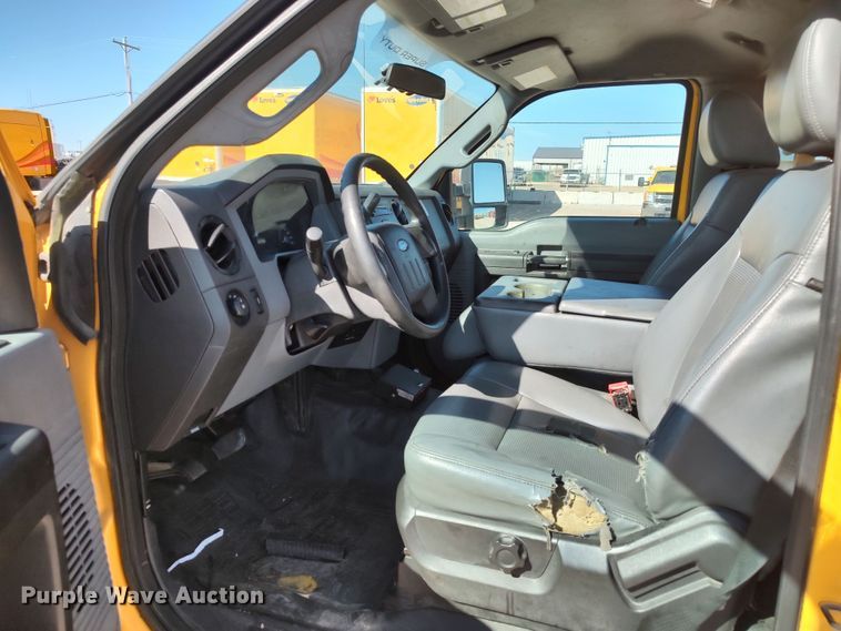 image for item LK9277 2015 Ford F350 Super Duty  utility bed pickup truck