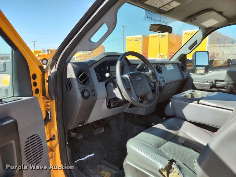 image for item LK9277 2015 Ford F350 Super Duty  utility bed pickup truck