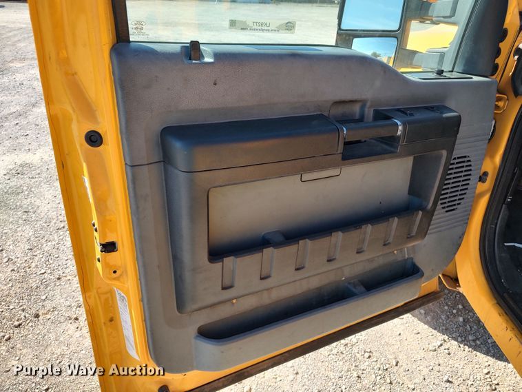 image for item LK9277 2015 Ford F350 Super Duty  utility bed pickup truck