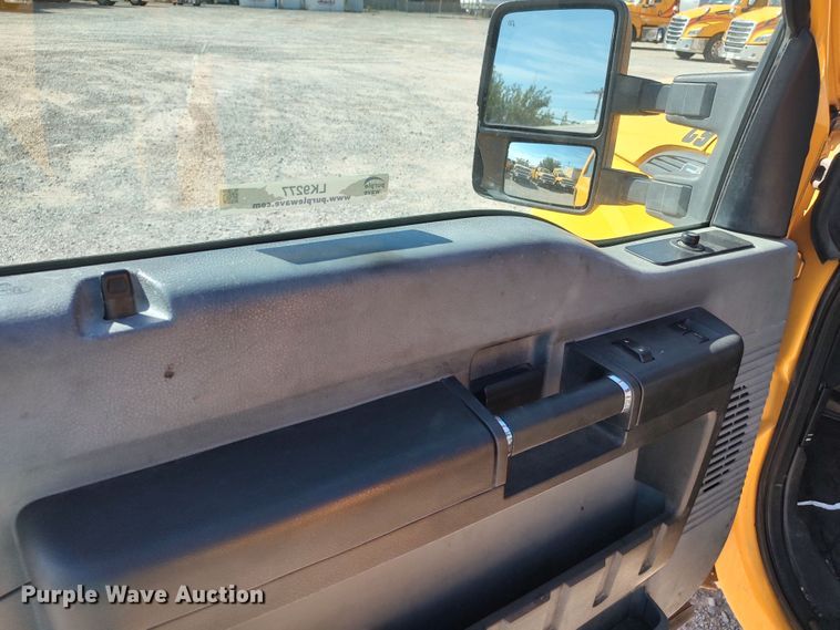 image for item LK9277 2015 Ford F350 Super Duty  utility bed pickup truck