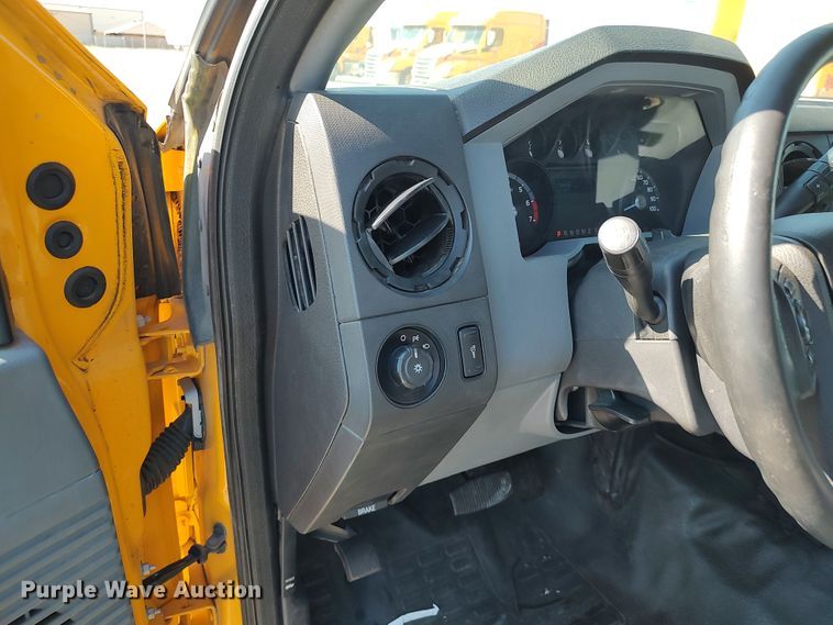 image for item LK9277 2015 Ford F350 Super Duty  utility bed pickup truck