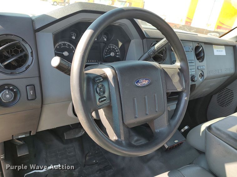 image for item LK9277 2015 Ford F350 Super Duty  utility bed pickup truck