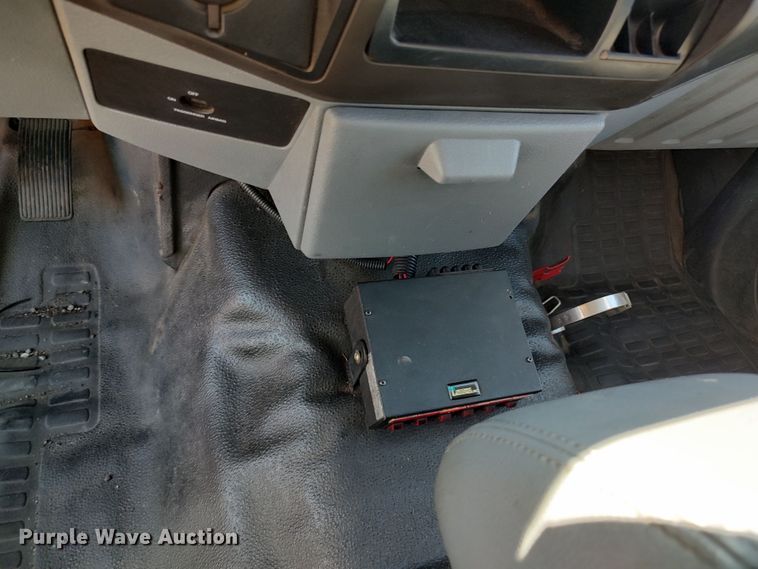 image for item LK9277 2015 Ford F350 Super Duty  utility bed pickup truck