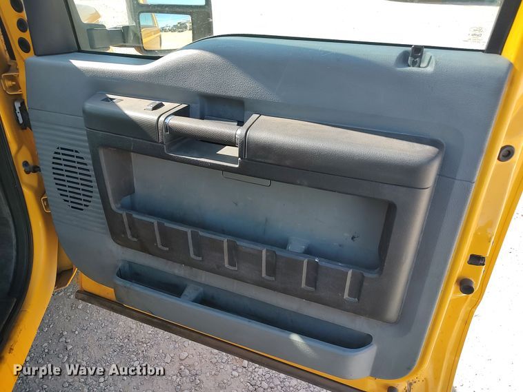 image for item LK9277 2015 Ford F350 Super Duty  utility bed pickup truck