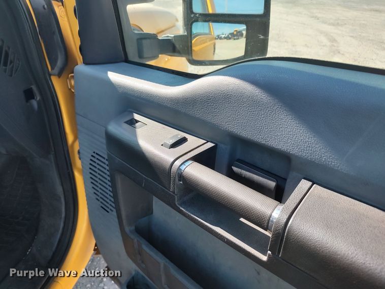 image for item LK9277 2015 Ford F350 Super Duty  utility bed pickup truck