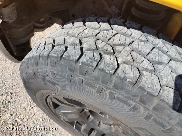 image for item LK9277 2015 Ford F350 Super Duty  utility bed pickup truck