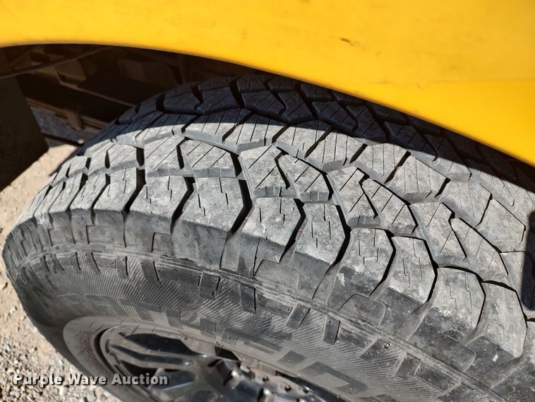 image for item LK9277 2015 Ford F350 Super Duty  utility bed pickup truck