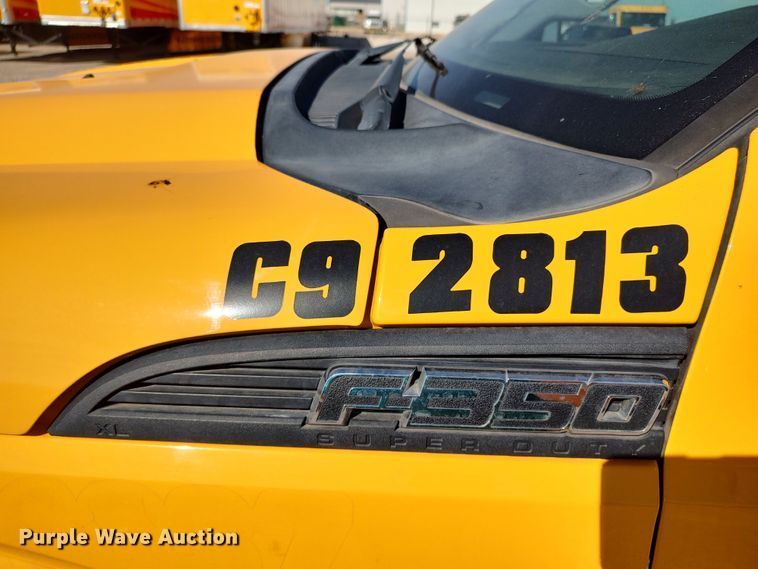 image for item LK9277 2015 Ford F350 Super Duty  utility bed pickup truck