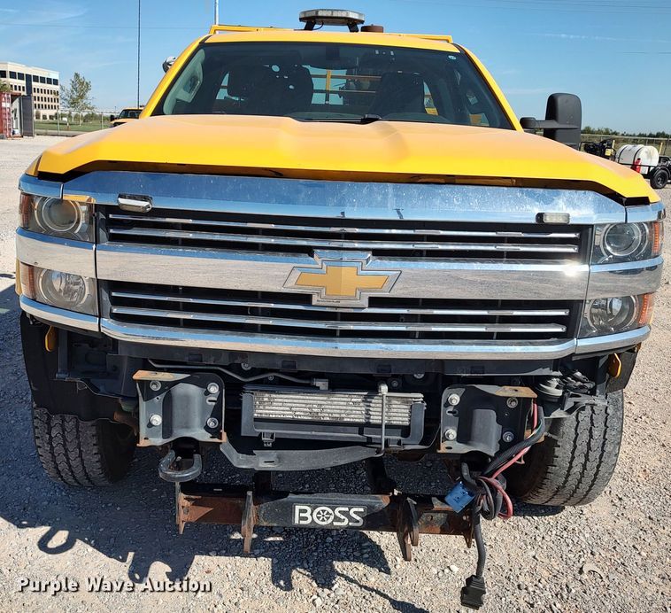 image for item LK9278 2016 Chevrolet Silverado 3500HD  utility bed pickup truck