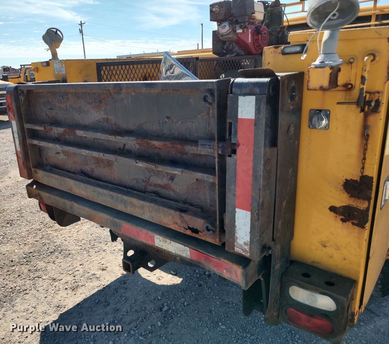 image for item LK9278 2016 Chevrolet Silverado 3500HD  utility bed pickup truck