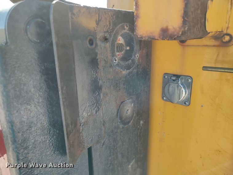 image for item LK9278 2016 Chevrolet Silverado 3500HD  utility bed pickup truck