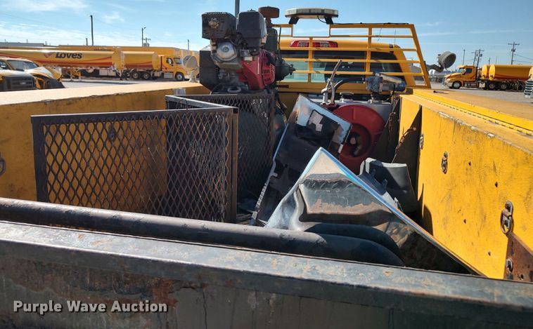 image for item LK9278 2016 Chevrolet Silverado 3500HD  utility bed pickup truck