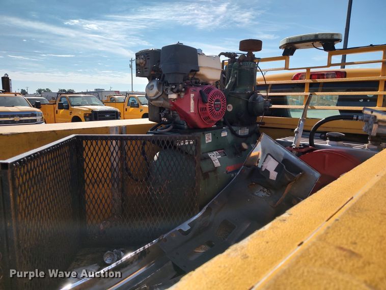 image for item LK9278 2016 Chevrolet Silverado 3500HD  utility bed pickup truck