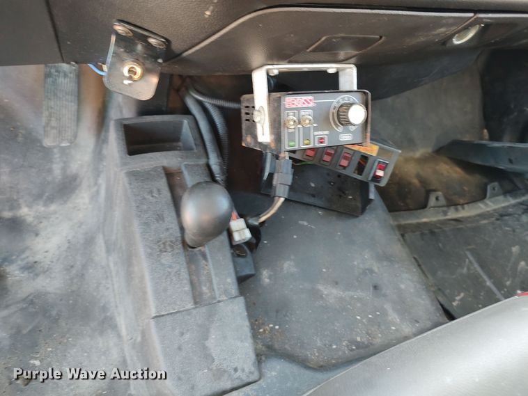 image for item LK9278 2016 Chevrolet Silverado 3500HD  utility bed pickup truck