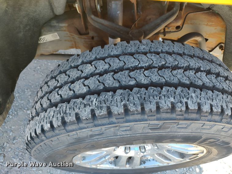 image for item LK9278 2016 Chevrolet Silverado 3500HD  utility bed pickup truck