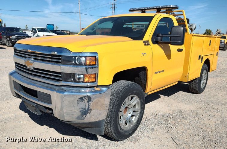 image for item LK9780 2015 Chevrolet Silverado 3500HD  utility bed pickup truck