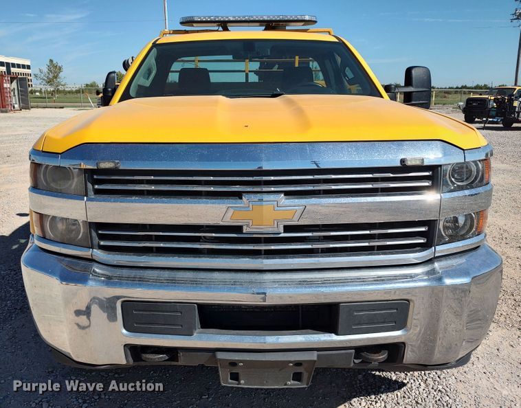 image for item LK9780 2015 Chevrolet Silverado 3500HD  utility bed pickup truck