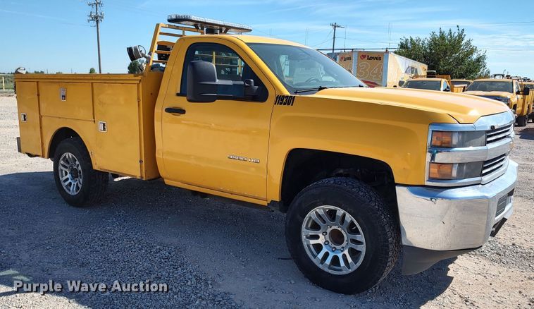 image for item LK9780 2015 Chevrolet Silverado 3500HD  utility bed pickup truck