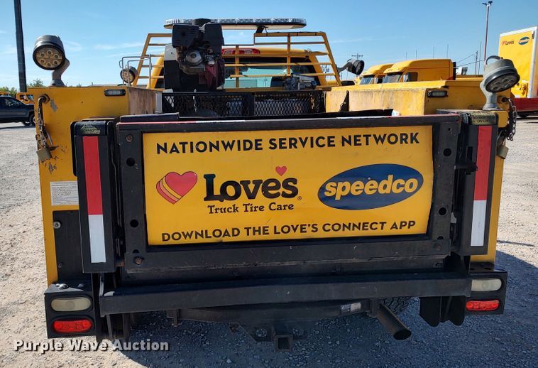 image for item LK9780 2015 Chevrolet Silverado 3500HD  utility bed pickup truck