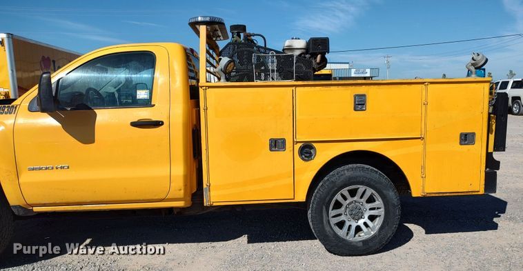 image for item LK9780 2015 Chevrolet Silverado 3500HD  utility bed pickup truck