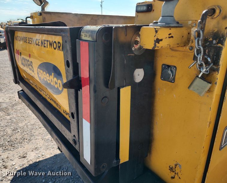 image for item LK9780 2015 Chevrolet Silverado 3500HD  utility bed pickup truck